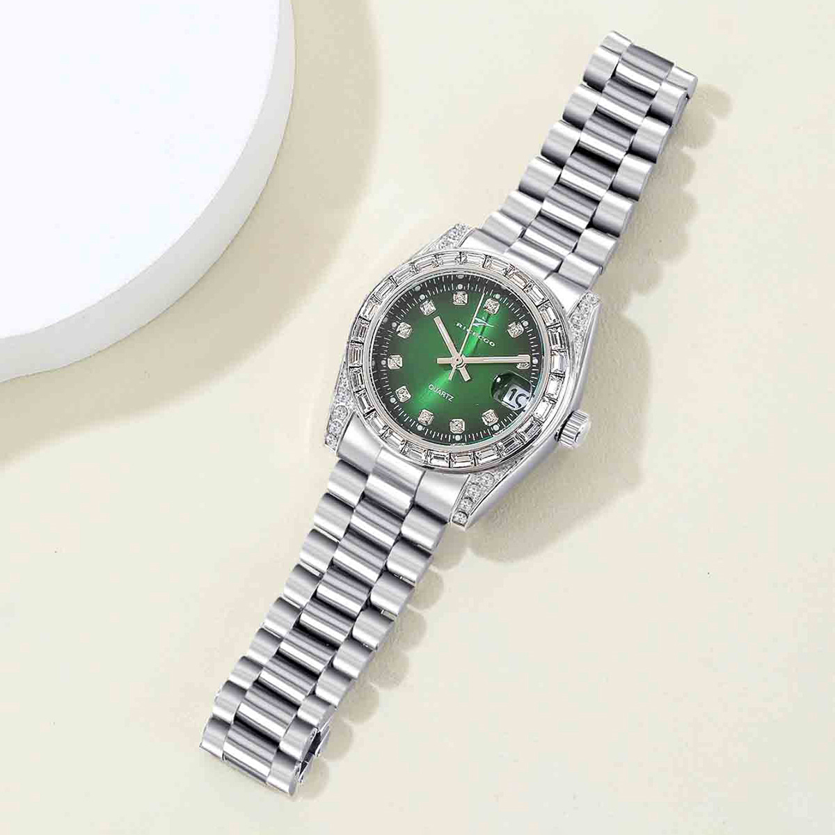 クラシックなグリーン文字盤にダイヤモンドがちりばめられたレデ - Perpetual Calendar Watch のレビューと価格